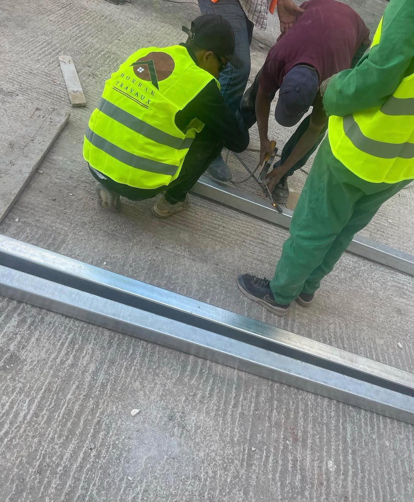 L’équipe HORBAK lors de l’assemblage d’un ouvrage métallique sur chantier